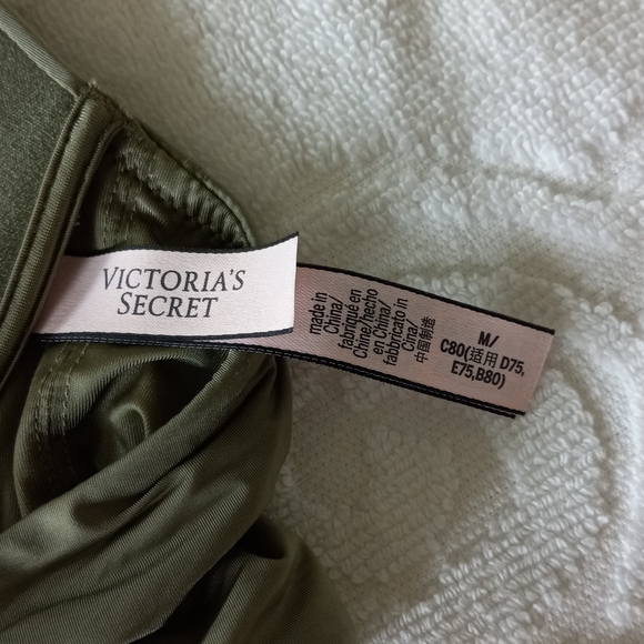 Victoria's Secret Wireless Push Up Racerback Bralette Bundle - Picture 6 of 7